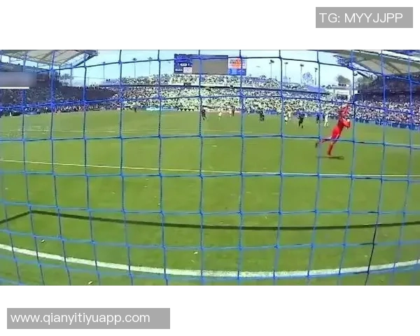 小桥谈球队防守提升秘诀强调沟通与转换进攻的默契配合 小桥谈球队防守提升秘诀强调沟通与转换进攻的默契配合