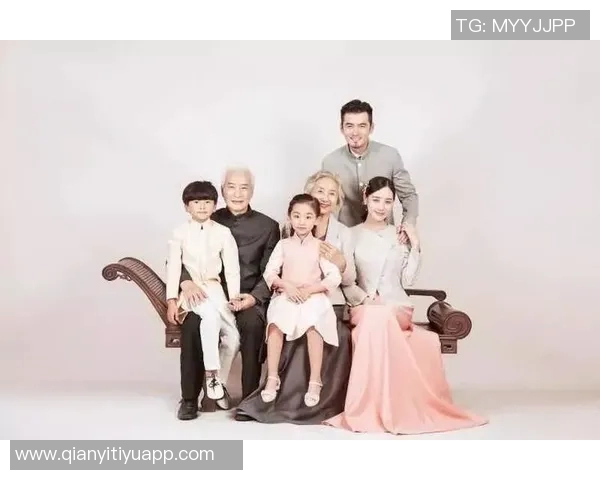 布莱斯分享詹姆斯全家福感恩瞬间幸福洋溢温馨家庭时光