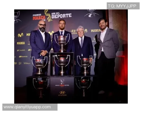 马竞门将奥布拉克荣获24-25赛季萨莫拉奖创生涯第六次获奖佳绩